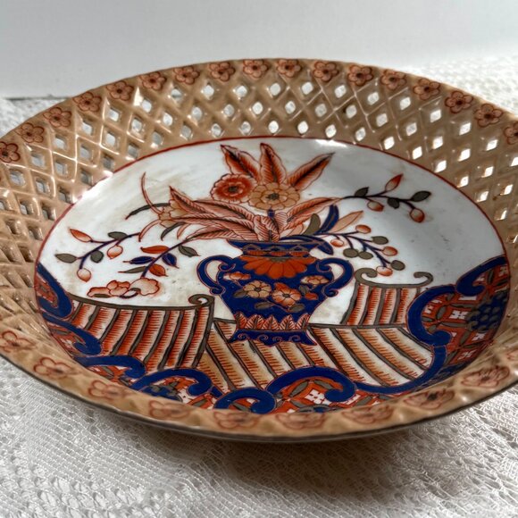 Chinese Reticulated Imari Style Bowl –Hand Painted, Floral & Vase, Qianlong Mark - Picture 2 of 7